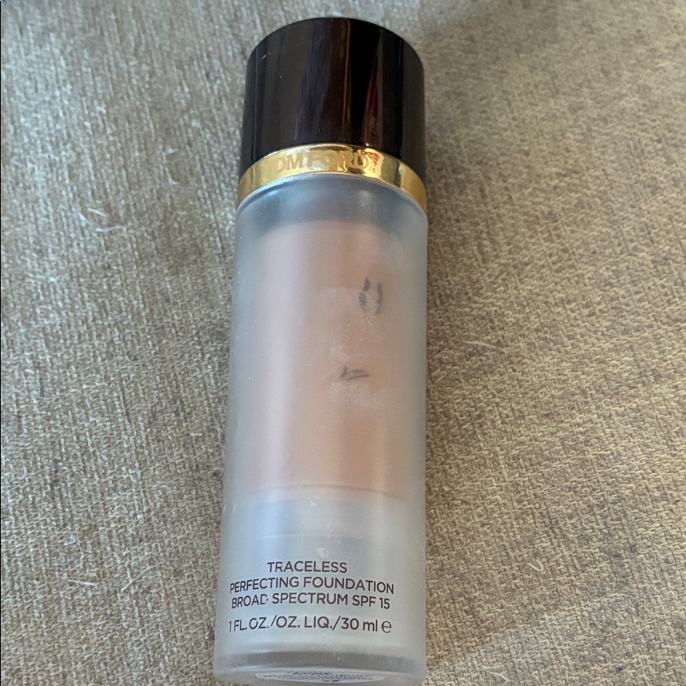 Tom Ford Traceless Perfecting Foundation - Tan